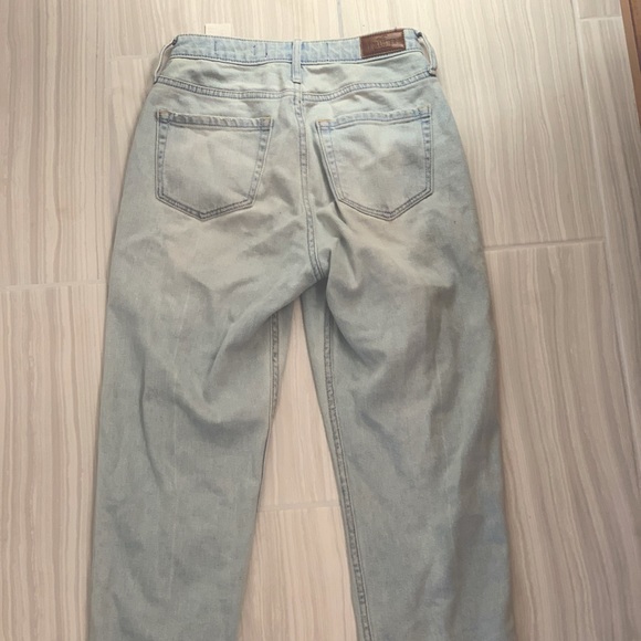 Ripped Hollister Mom jeans! - Picture 3 of 4